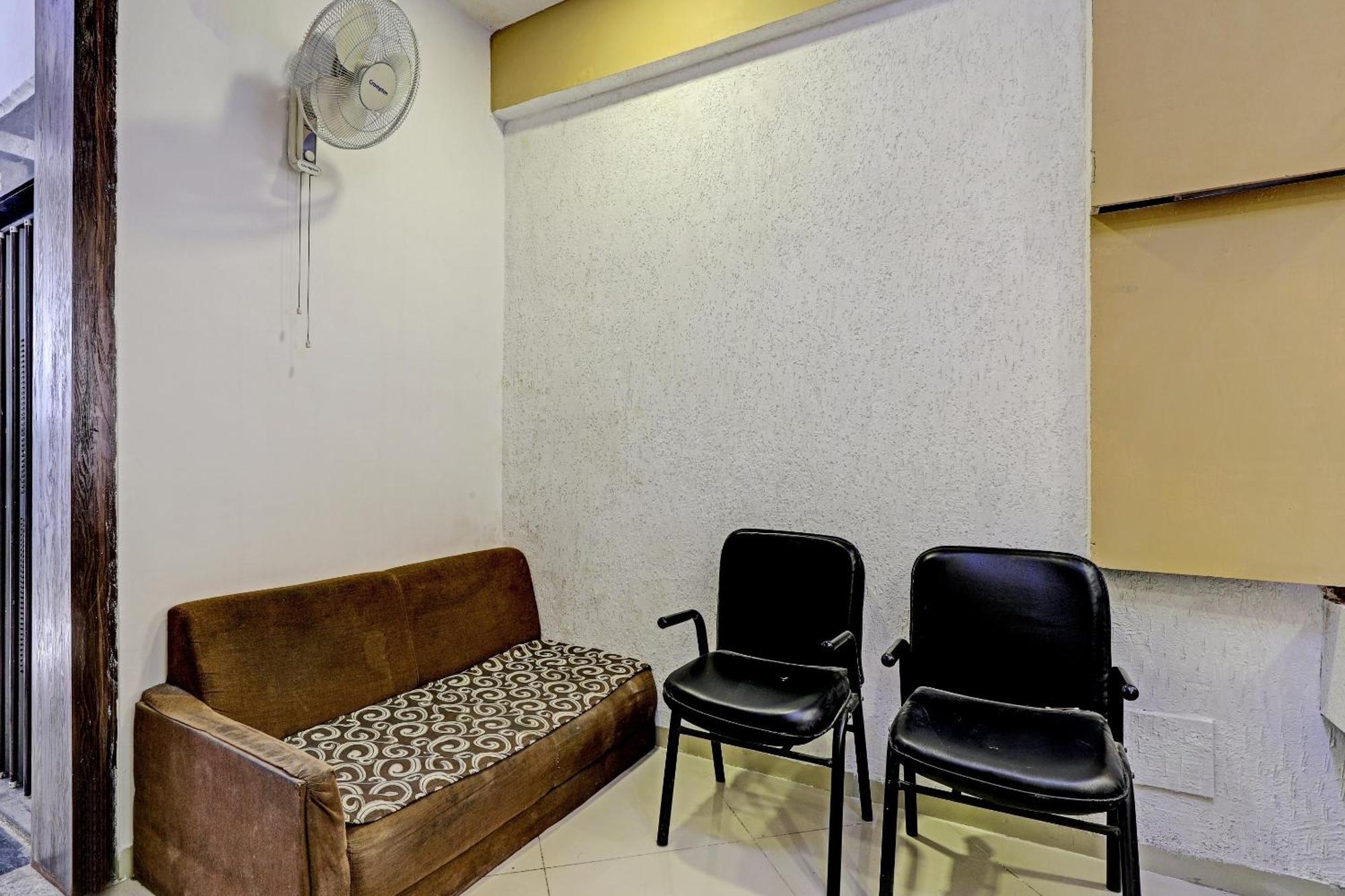Oyo 11649 Hotel Mahima Ґандінаґар Екстер'єр фото