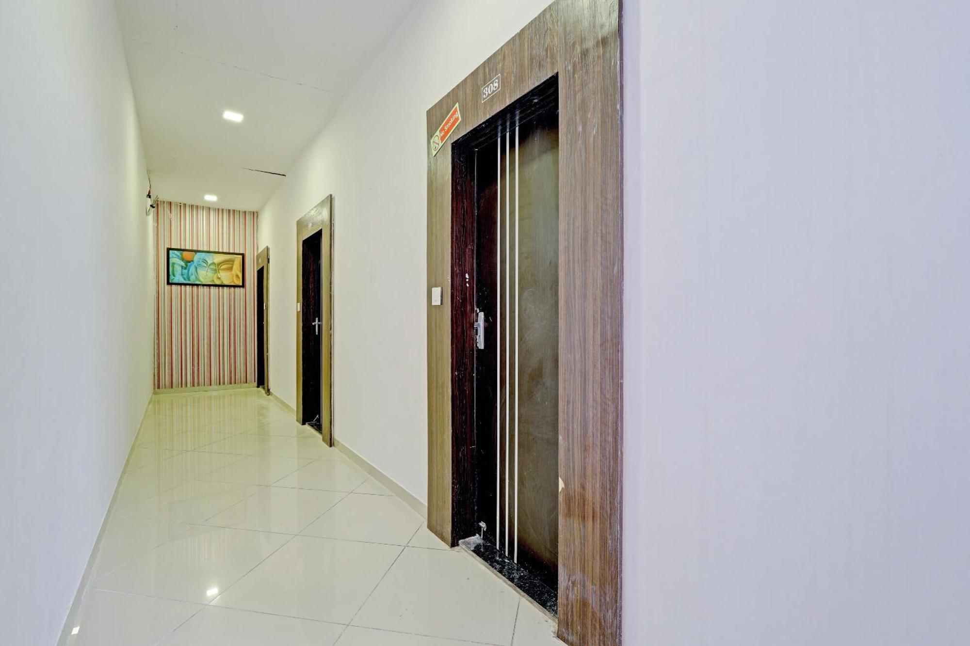 Oyo 11649 Hotel Mahima Ґандінаґар Екстер'єр фото