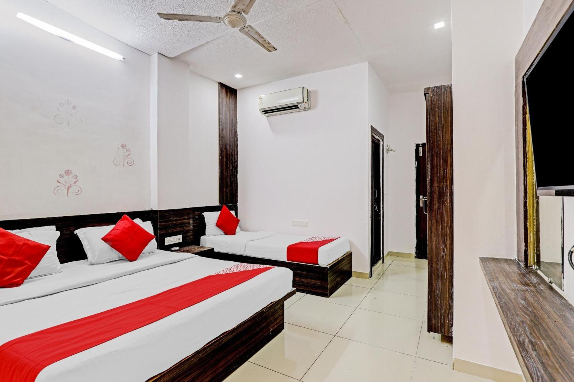 Oyo 11649 Hotel Mahima Ґандінаґар Екстер'єр фото