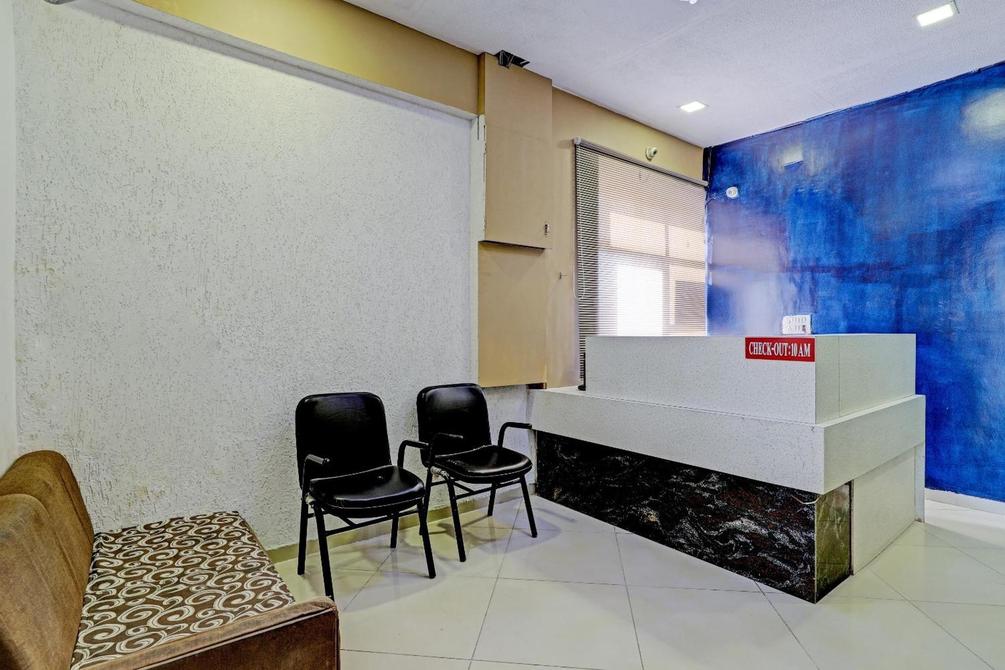 Oyo 11649 Hotel Mahima Ґандінаґар Екстер'єр фото