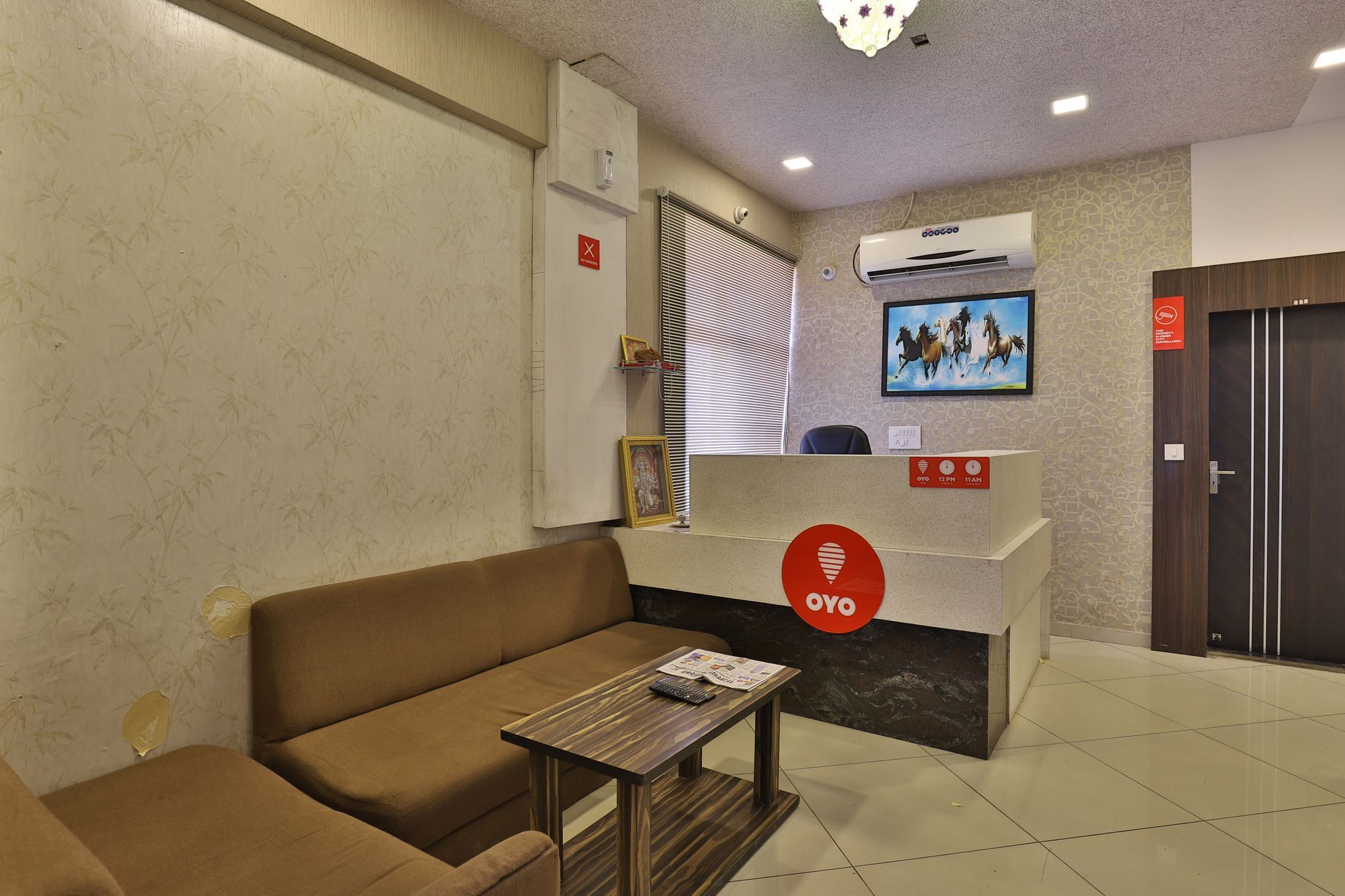 Oyo 11649 Hotel Mahima Ґандінаґар Екстер'єр фото
